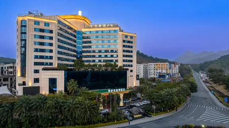 YIQUANWAN HOT SPRING Отели рядом с достопримечательностью «Amy Daoxiang Town»