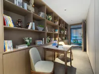 Yizhi Hotel (Guangzhou  Shamian Island Huangsha metro Statian Branch) Hotels near Fangcun Metro Station