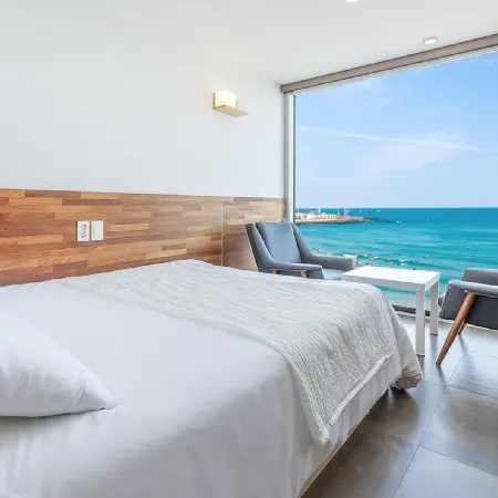 Jeju Dalbeach Pension Отели рядом с достопримечательностью «Пляж Вольчжон»