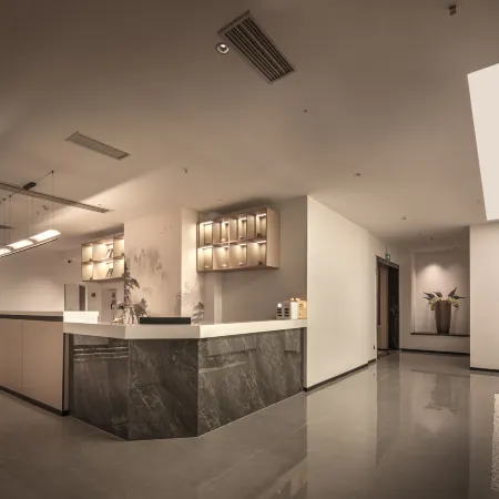 Yangzi Grey Whale Smart Hotel (Jiangyou Huopao Street)