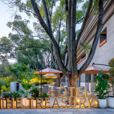 THE TREASURY HOTEL Hotels near Jinqiao Economic & Technological Development Zone