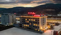 Yichuan Xueyuan Hotel