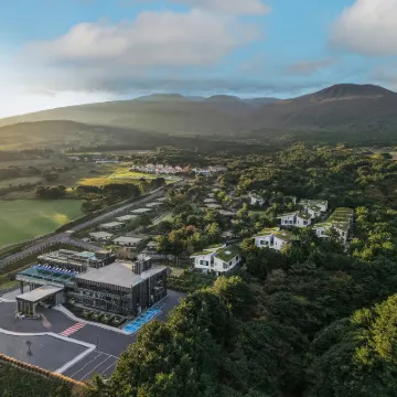 Amber Pure Hill Hotels & Resorts Jeju Hotel in zona Tempio di Hosanjungsa