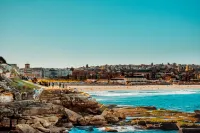 Beachfront luxury 3 beds with ocean view balcony Hotels in North Bondi