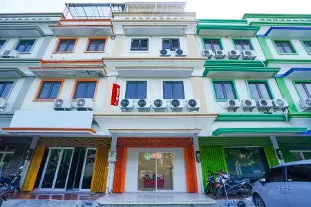 Hotel O Rungkut Near Its Surabaya Formerly Ace Business Hotel Отели в г. Sukolilo