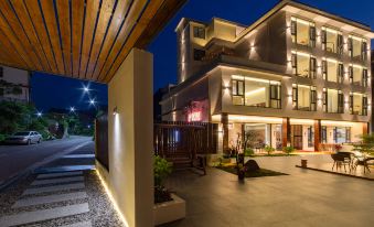 Mountain and Bamboo Holiday lnn{ZhangjiajieForest Park Store