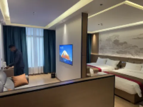 โรงแรมโฮลีแลนด์