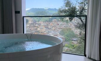 Cloud Retreat ·Summit Gallery Panoramic Homestay (Xijiang Miao Village Viewing Platform)