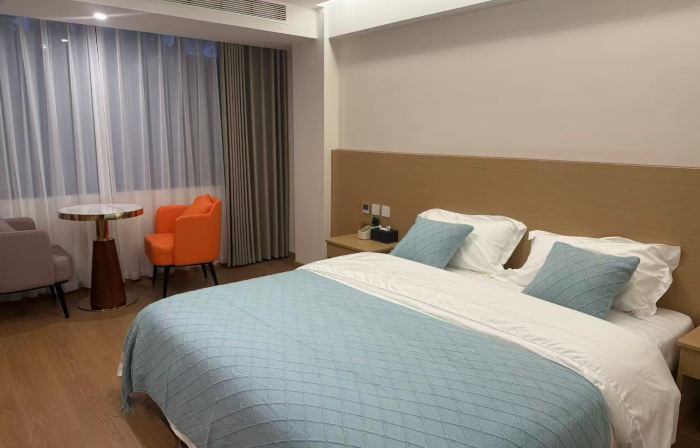 Longling Jinrun Hotel