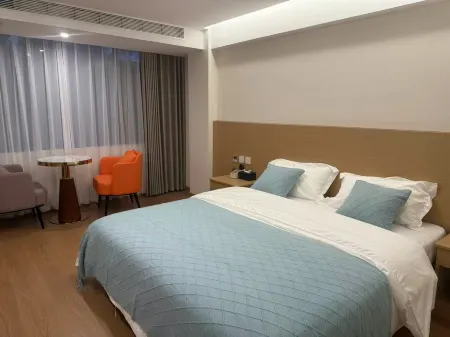 Longling Jinrun Hotel