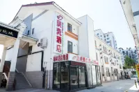 Shell Hotel (South Gate of Qingzhou ancient city) - balcony