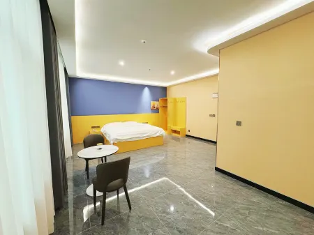 Honeysuckle Cloud Sea Hotel