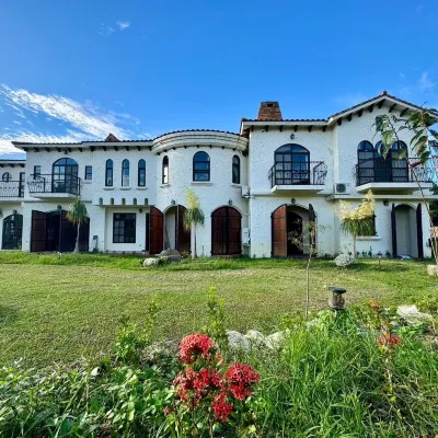 Villa San Diego Hotels near Chung Tai Chan Monastery