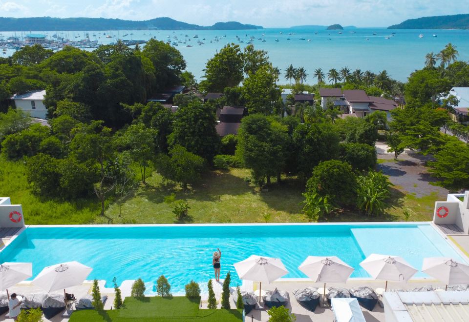 푸켓 찰롱 마리나 베이 뷰