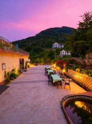 Huaguoshan Scenic Area Yixuan Homestay Hotels near The Heavenly Southern Gate