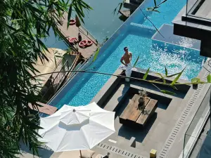 Riverside Paradise Hotel (Lijiang River Branch)