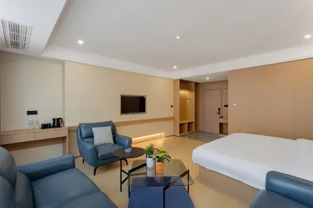 Lihong Hotel (Xiushui Liansheng Shopping Plaza) Отели рядом с достопримечательностью «Huangtingjian Memorial Hall»