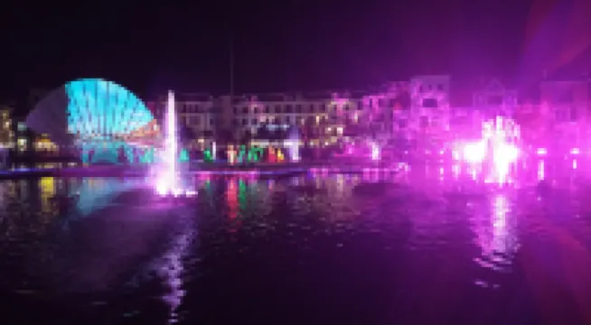 Blue Waves Hotel Các khách sạn gần Grand World Phú Quốc