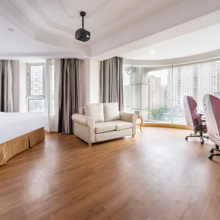 MAX E-Sports Hotel (Baolong Plaza)