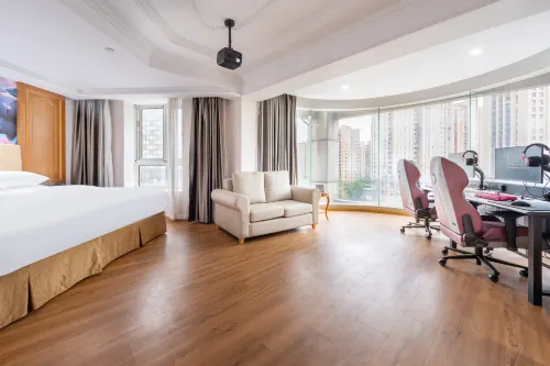 MAX E-Sports Hotel (Baolong Plaza)