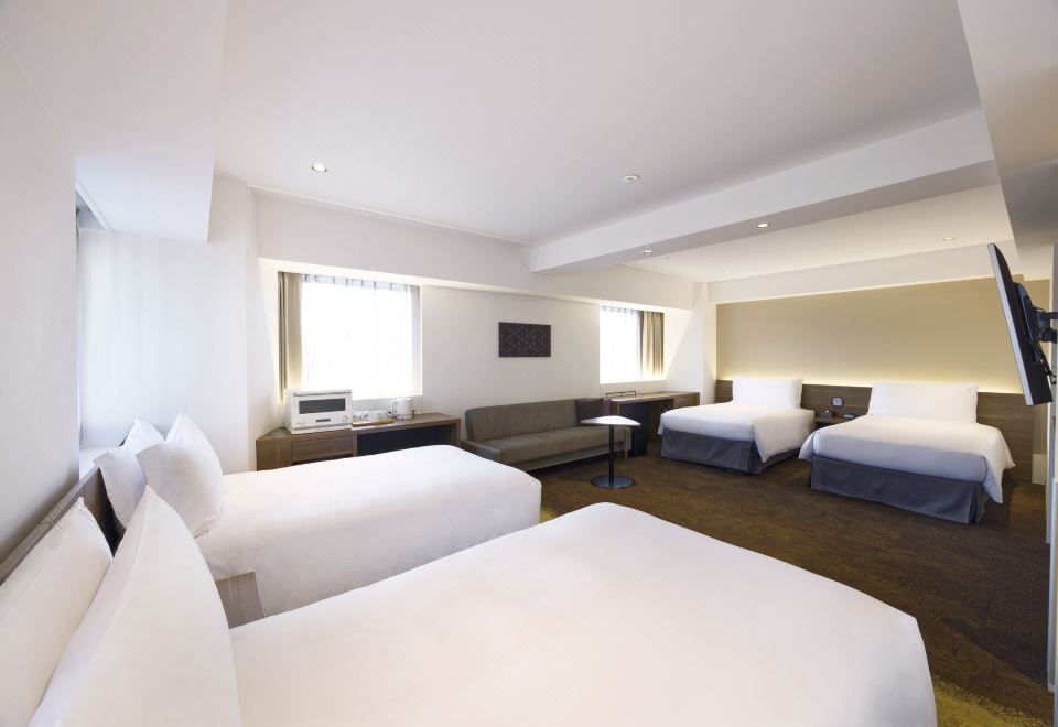 Holiday Inn & Suites Sapporo Odori Park의 객실 스위트 내부