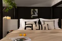 LandGaze • StarSweep | 180-Degree Snow Mountain View Guesthouse (Basan Ancient Town Branch) Hotels in Yulong