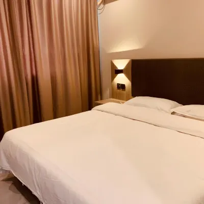 Yiju Hotel (Shijiazhuang Zhonghua North Street Branch) Hotels near Adorable Pet Enchanted