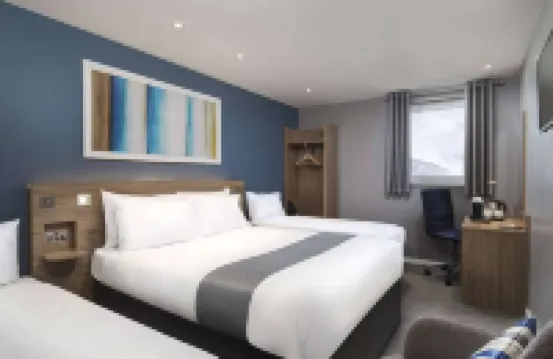 Travelodge London Manor House Hotels near كلابتون
