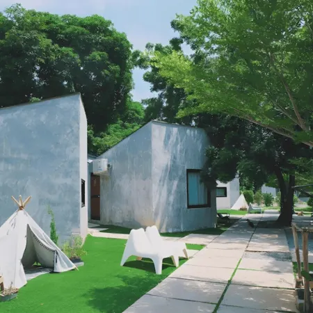 Pause resort & bar