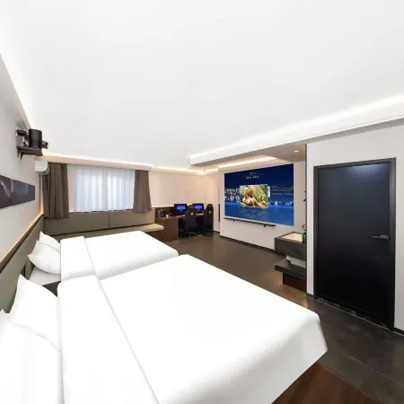 Youran Smart E-sports Apartment (Harbin West Station Xicheng Red Square)