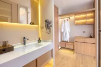 Yangshuo Yuni Zhenxi · Light Luxury Hotel (Yulong River Scenic Area Jinlong Parade) - 2 Yıldız