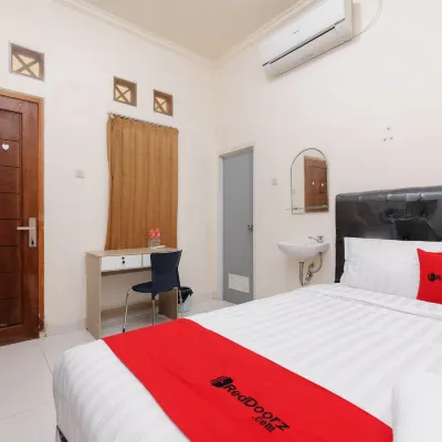 RedDoorz @ Meruya Utara Hotels near Lippo Mall Puri