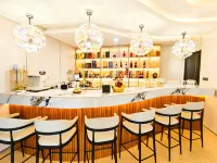Wealth International Hotel (Ikeja | Chinese Support | Butler Service | Meals & Shuttle Included) - نادي رياضي