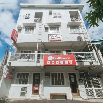 RedDoorz @ Davids Travellers Inn Cavite