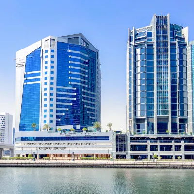 فندق جلف كورت الخليج التجاري Hotels near الوصل‎