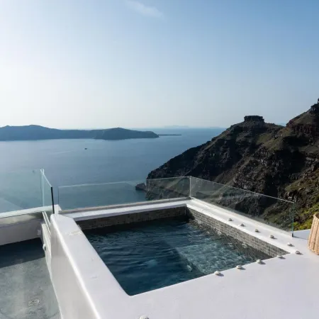 Sun Rocks Boutique Hotel | Caldera View Suites & Sunset Dining Experience