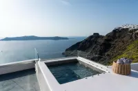 Sun Rocks Boutique Hotel | Caldera View Suites & Sunset Dining Experience