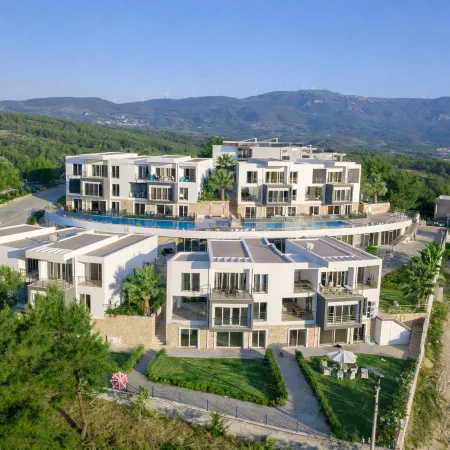 Lavender Residence - Shared Pool, Independent Entrances