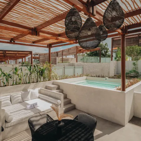Adaya Boutique Villas Отели рядом с достопримечательностью «Пляж Бингин»