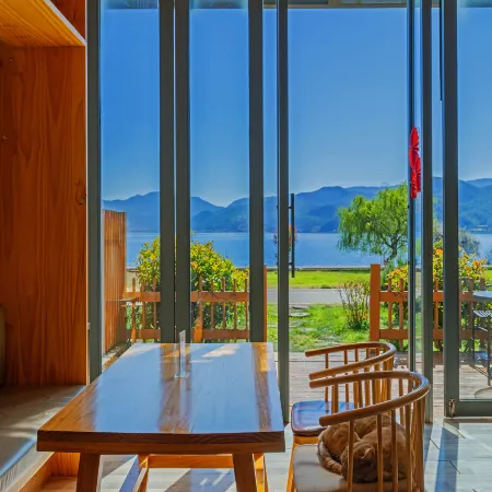 Yan sit lake view luxury B&B (Lugu Lake pig trough boat tour lake big falling water village store)