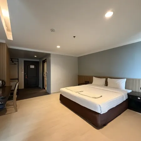 J&Y Lodge Hotel
