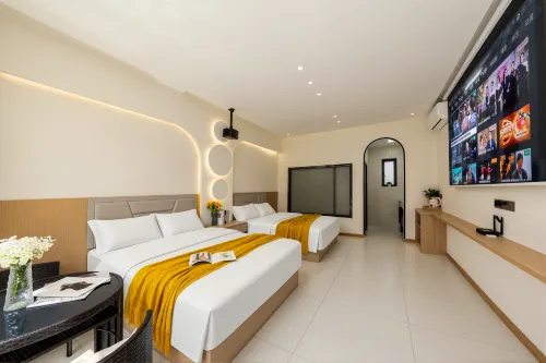 Xinyuan · Half Window Moon | Minimal · Bank · Shorely Homestay (People's Square) - 2-Star