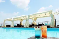 WesternLife Hotel - Pools