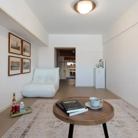 Warmlight Hostel by Zoey's Apartment