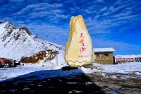 Baoxing Giant Panda Smart Choice Hotel - Mountain view