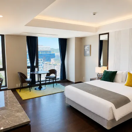 Western Palace Hotel
