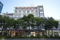Yunzhishang Yun Chain Hotel (Xiangyun High-Speed Railway Station Bell Tower) - parking