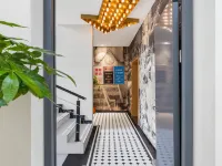 麗橙飯店·悅（武漢漢口火車站長港路地鐵站店） 理工大学附近的飯店