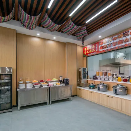 Jinze Hotel (Xinyuan County People's Square)