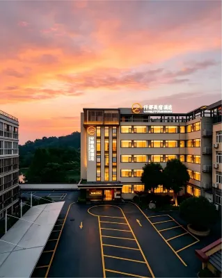 QIANNA HOTEL GLORIOUS (Xinyang Railway Station Shihe District) - Haustierfreundliche